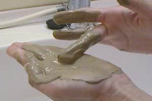 水で溶いて練る